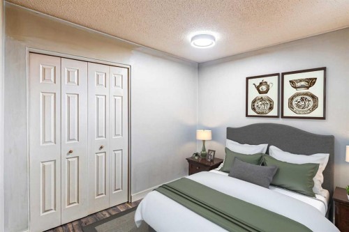5636 37 Street Sw, Calgary, AB - Indoor Photo Showing Bedroom