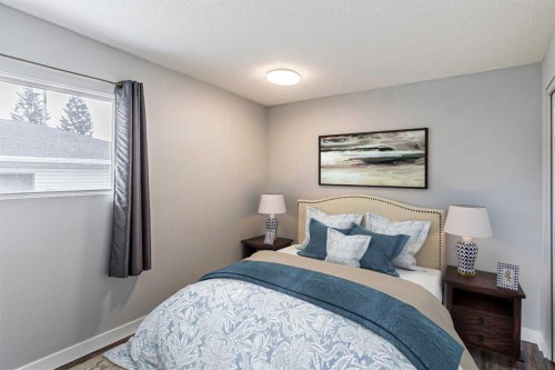5636 37 Street Sw, Calgary, AB - Indoor Photo Showing Bedroom