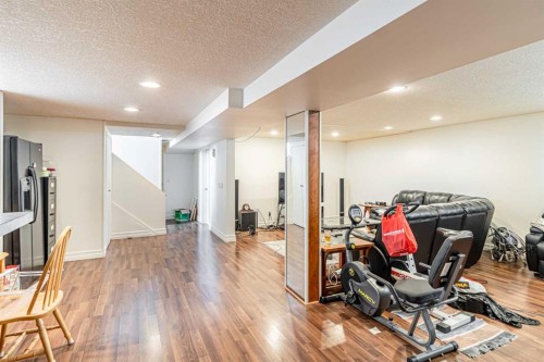 5636 37 Street Sw, Calgary, AB - Indoor