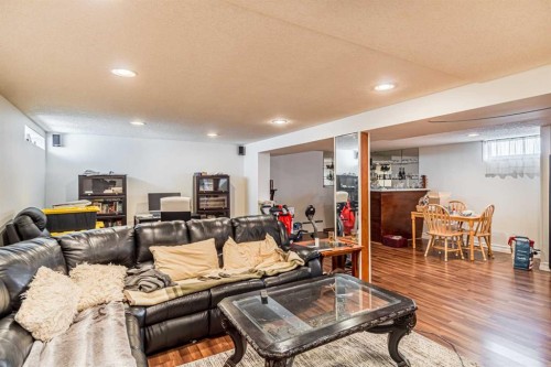 5636 37 Street Sw, Calgary, AB - Indoor