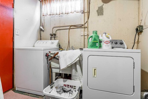 5636 37 Street Sw, Calgary, AB - Indoor Photo Showing Laundry Room