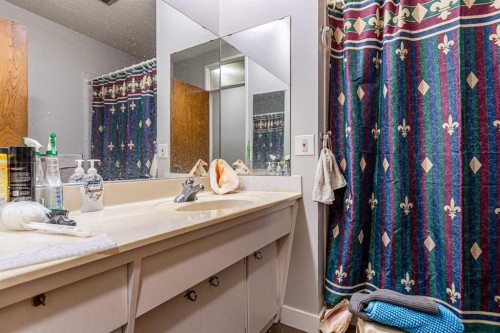 5636 37 Street Sw, Calgary, AB - Indoor Photo Showing Other Room