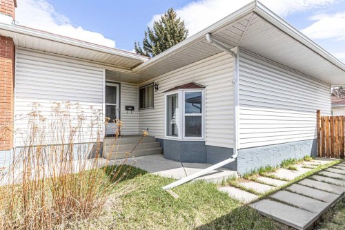 5636 37 Street Sw, Calgary, AB - Outdoor