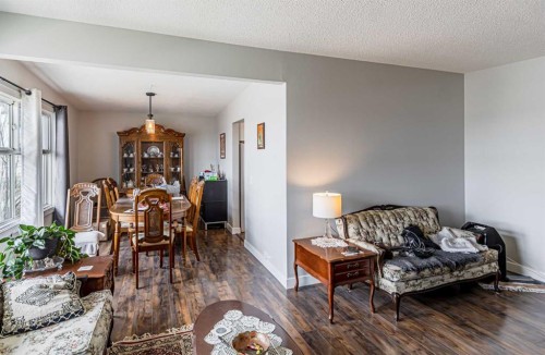 5636 37 Street Sw, Calgary, AB - Indoor Photo Showing Other Room