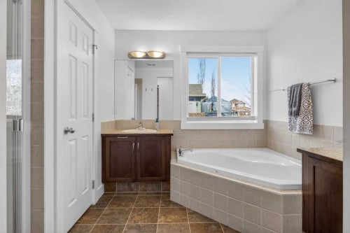 811 Boulder Creek Drive Se, Langdon, AB - Indoor Photo Showing Bathroom