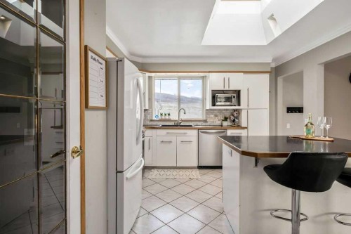 1441 Hunterbrook Road Nw, Calgary, AB - Indoor Photo Showing Kitchen With Upgraded Kitchen