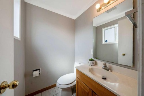 1441 Hunterbrook Road Nw, Calgary, AB - Indoor Photo Showing Bathroom