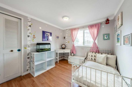 1441 Hunterbrook Road Nw, Calgary, AB - Indoor Photo Showing Bedroom