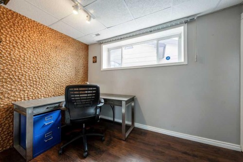 1441 Hunterbrook Road Nw, Calgary, AB - Indoor Photo Showing Office