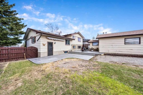 1441 Hunterbrook Road Nw, Calgary, AB - Outdoor With Exterior