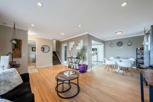1441 Hunterbrook Road Nw, Calgary, AB - Indoor Photo Showing Living Room