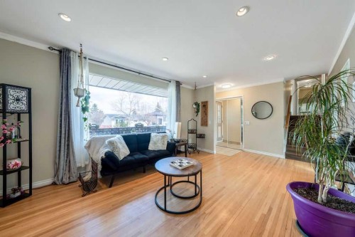 1441 Hunterbrook Road Nw, Calgary, AB - Indoor Photo Showing Living Room