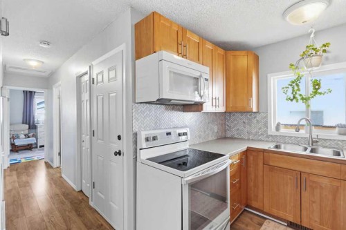 111 Shawglen Road Sw, Calgary, AB - Indoor Photo Showing Kitchen With Double Sink
