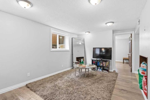 111 Shawglen Road Sw, Calgary, AB - Indoor