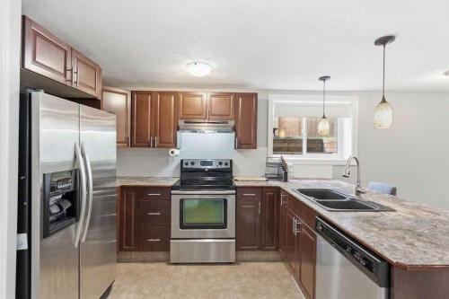 111 Shawglen Road Sw, Calgary, AB - Indoor Photo Showing Kitchen With Stainless Steel Kitchen With Double Sink With Upgraded Kitchen