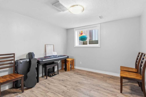 111 Shawglen Road Sw, Calgary, AB - Indoor