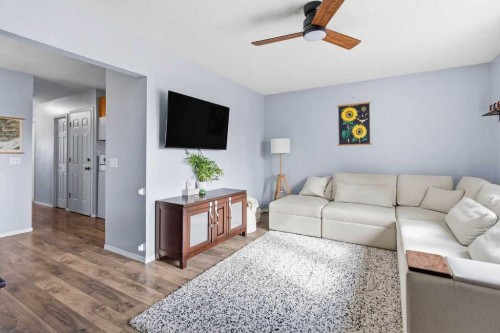 111 Shawglen Road Sw, Calgary, AB - Indoor Photo Showing Living Room