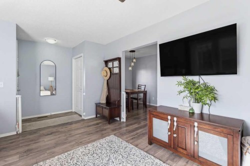 111 Shawglen Road Sw, Calgary, AB - Indoor