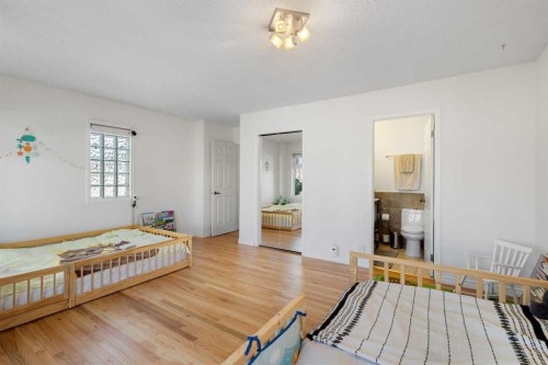 1629 29 Avenue Sw, Calgary, AB - Indoor Photo Showing Bedroom