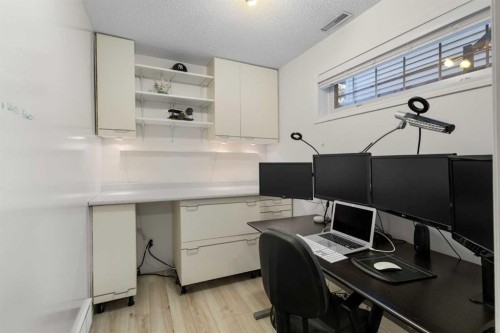 1629 29 Avenue Sw, Calgary, AB - Indoor Photo Showing Other Room