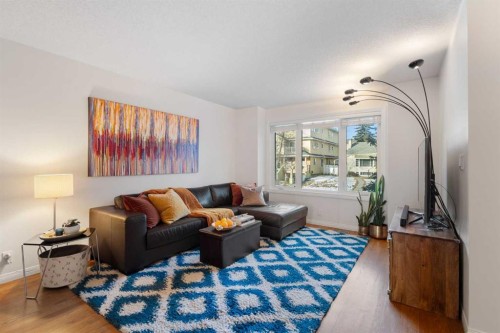 1629 29 Avenue Sw, Calgary, AB - Indoor Photo Showing Living Room