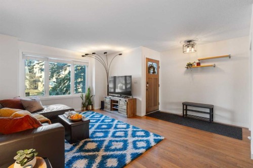 1629 29 Avenue Sw, Calgary, AB - Indoor Photo Showing Living Room
