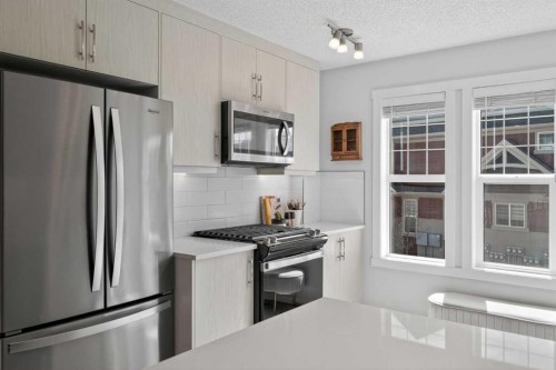 228 Cranbrook Square Se, Calgary, AB 