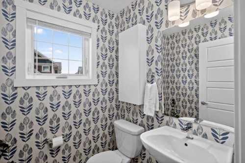 228 Cranbrook Square Se, Calgary, AB 