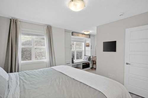 228 Cranbrook Square Se, Calgary, AB 