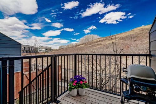 228 Cranbrook Square Se, Calgary, AB 