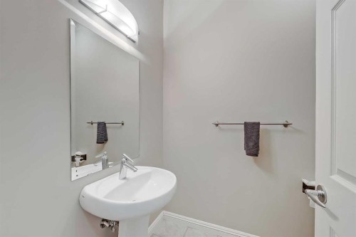 196 Hawkmere Way, Chestermere, AB - Indoor Photo Showing Bathroom