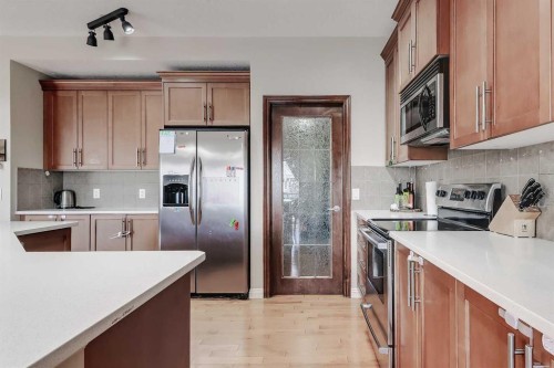 196 Hawkmere Way, Chestermere, AB - Indoor Photo Showing Kitchen