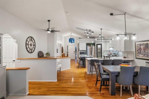 94 Edgebrook Heights Nw, Calgary, AB - Indoor Photo Showing Dining Room
