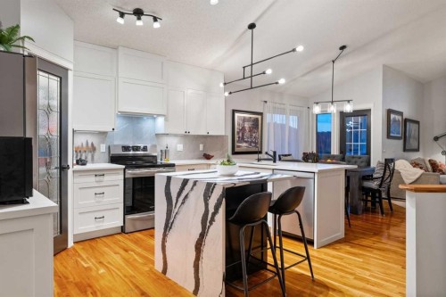 94 Edgebrook Heights Nw, Calgary, AB - Indoor Photo Showing Kitchen With Upgraded Kitchen