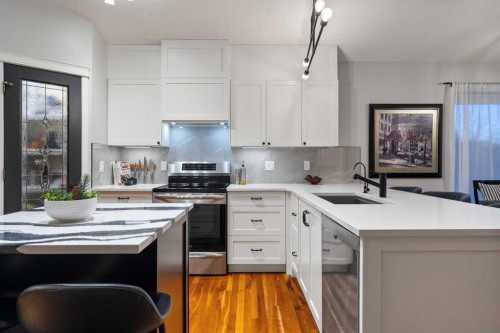 94 Edgebrook Heights Nw, Calgary, AB - Indoor Photo Showing Kitchen
