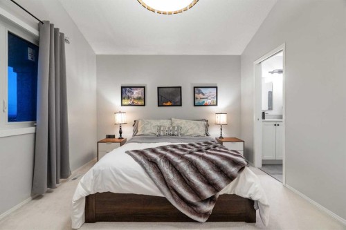 94 Edgebrook Heights Nw, Calgary, AB - Indoor Photo Showing Bedroom