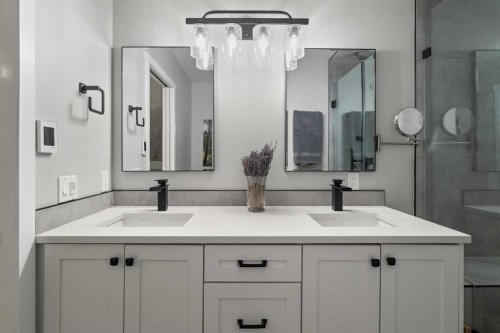 94 Edgebrook Heights Nw, Calgary, AB - Indoor Photo Showing Bathroom