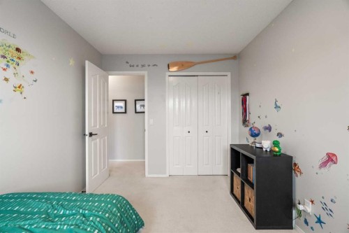 94 Edgebrook Heights Nw, Calgary, AB - Indoor Photo Showing Bedroom