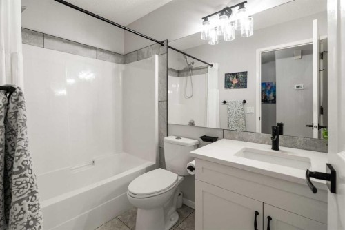 94 Edgebrook Heights Nw, Calgary, AB - Indoor Photo Showing Bathroom