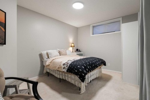 94 Edgebrook Heights Nw, Calgary, AB - Indoor Photo Showing Bedroom