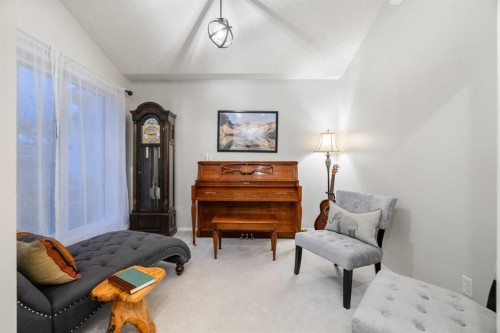 94 Edgebrook Heights Nw, Calgary, AB - Indoor Photo Showing Bedroom