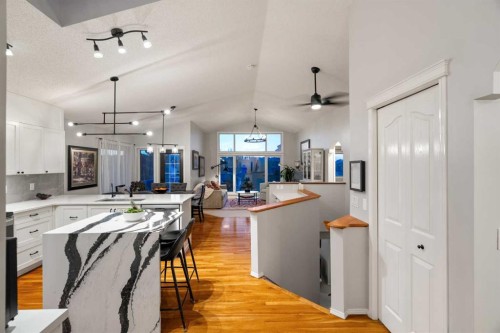 94 Edgebrook Heights Nw, Calgary, AB - Indoor Photo Showing Kitchen