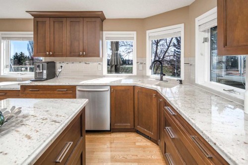 2612 Signal Hill Drive Sw, Calgary, AB - Indoor Photo Showing Kitchen