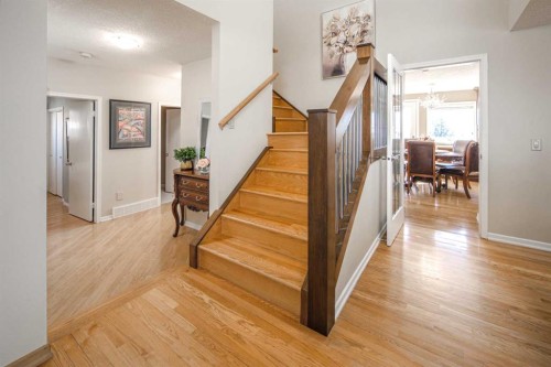 2612 Signal Hill Drive Sw, Calgary, AB - Indoor Photo Showing Other Room