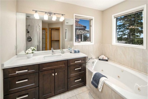 2612 Signal Hill Drive Sw, Calgary, AB - Indoor Photo Showing Bathroom