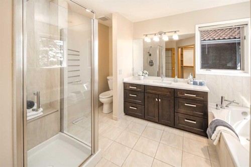 2612 Signal Hill Drive Sw, Calgary, AB - Indoor Photo Showing Bathroom
