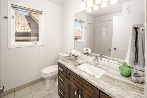 2612 Signal Hill Drive Sw, Calgary, AB - Indoor Photo Showing Bathroom