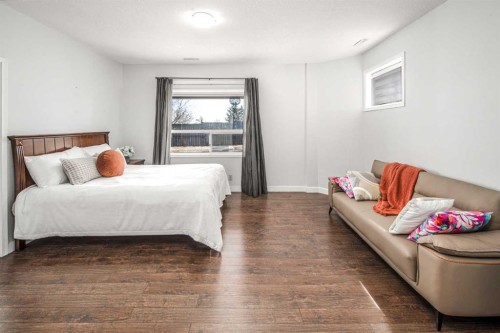 2612 Signal Hill Drive Sw, Calgary, AB - Indoor Photo Showing Bedroom