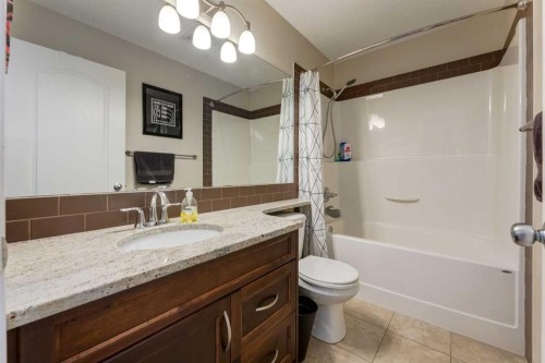 152 Brightoncrest Manor Se, Calgary, AB - Indoor Photo Showing Bathroom