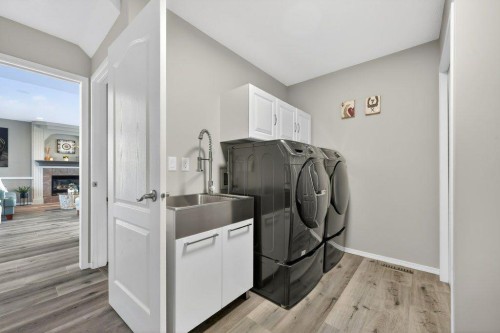 7 Henderson Bay Ne, Langdon, AB - Indoor Photo Showing Laundry Room